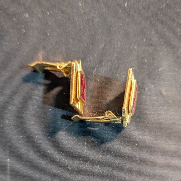 Vintage Fleur-De-Lis Red & Gold Clip-On Earrings Shield Motif Retro Jewelry - Picture 2 of 6